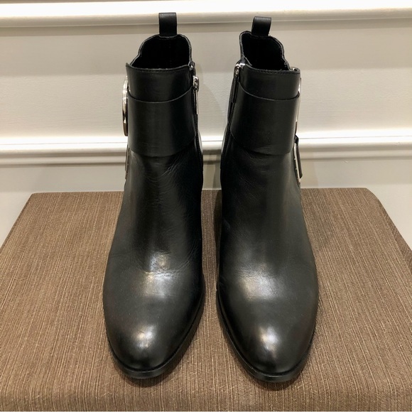 ❌SOLD❌DKNY black leather ankle boots with silver hardware. Size 7.5 Heel 2.5” - Picture 1 of 8